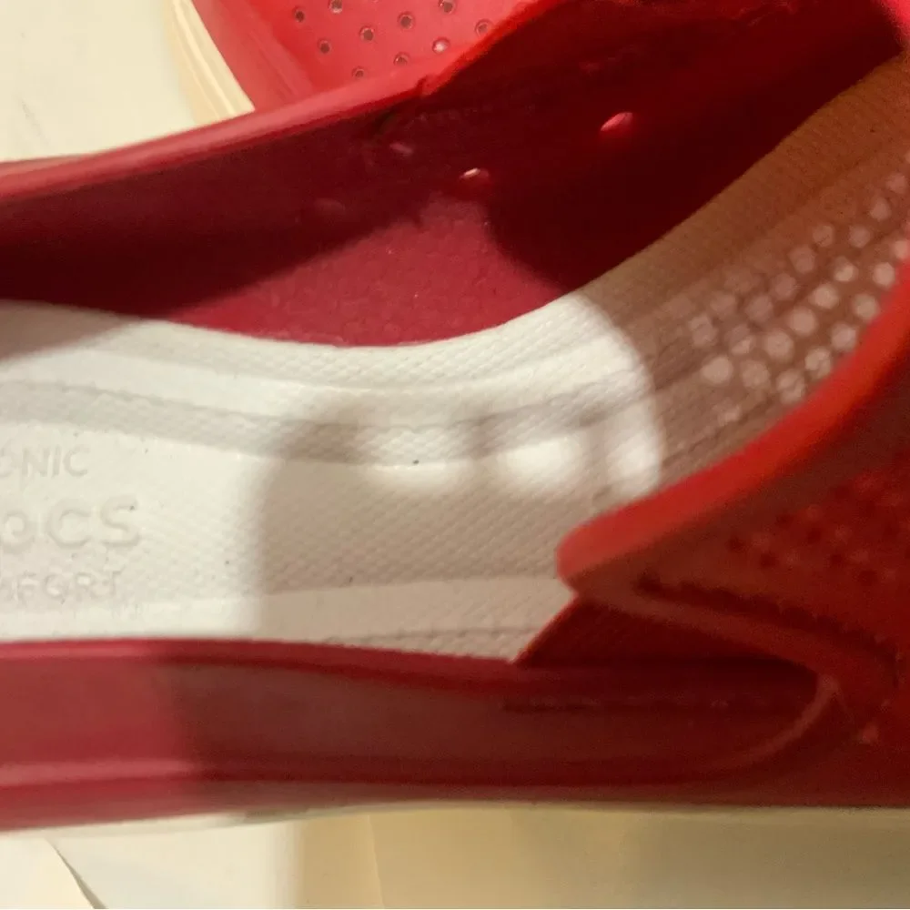 Crocs red white Men’s size 9